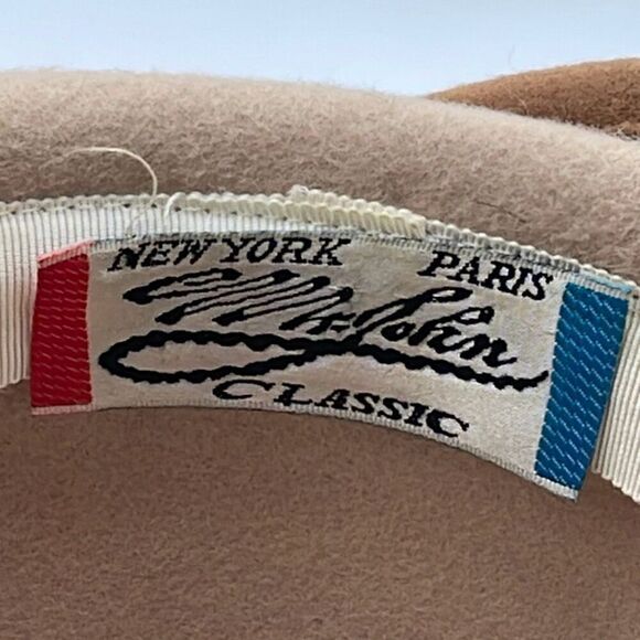 Vintage Mr. John Classic 100% wool hat with feather plume. - Picture 5 of 8